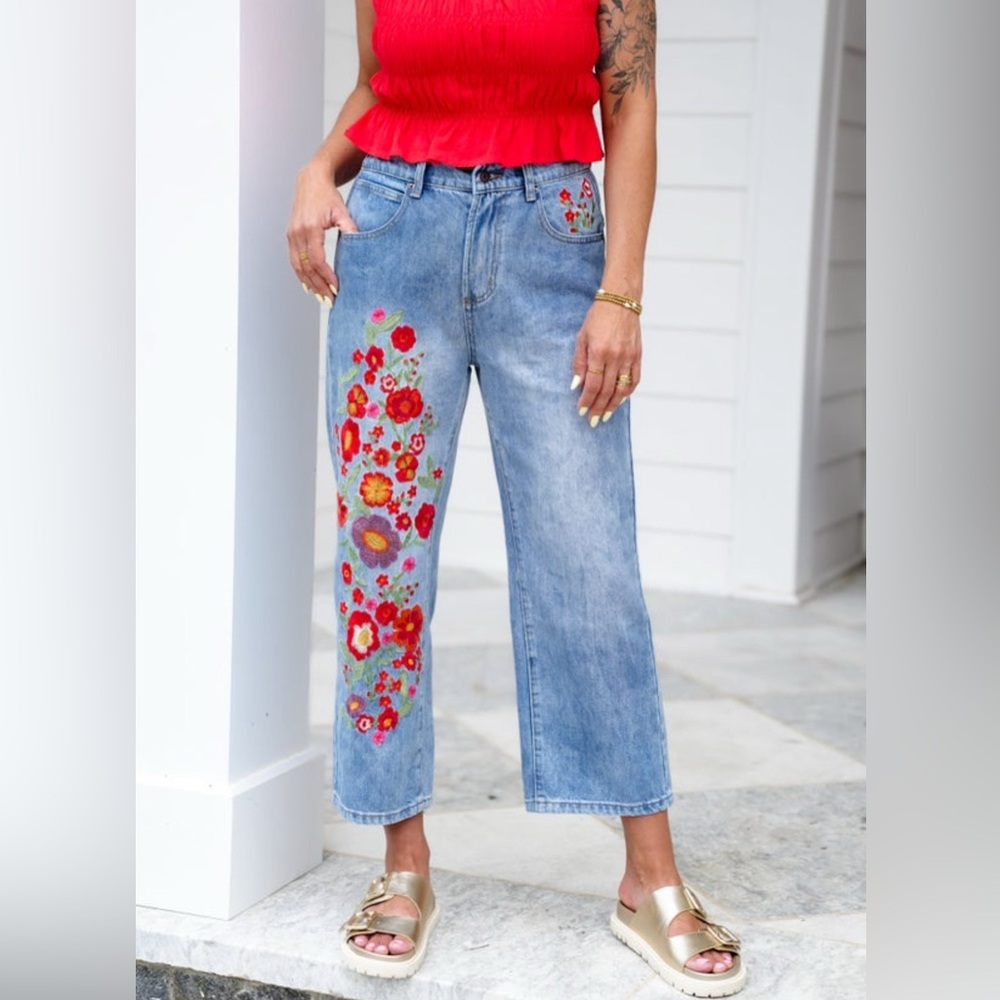 Oli & Hali Blue Floral Embroidered Wide Leg cropped Jeans - size Large NWOT